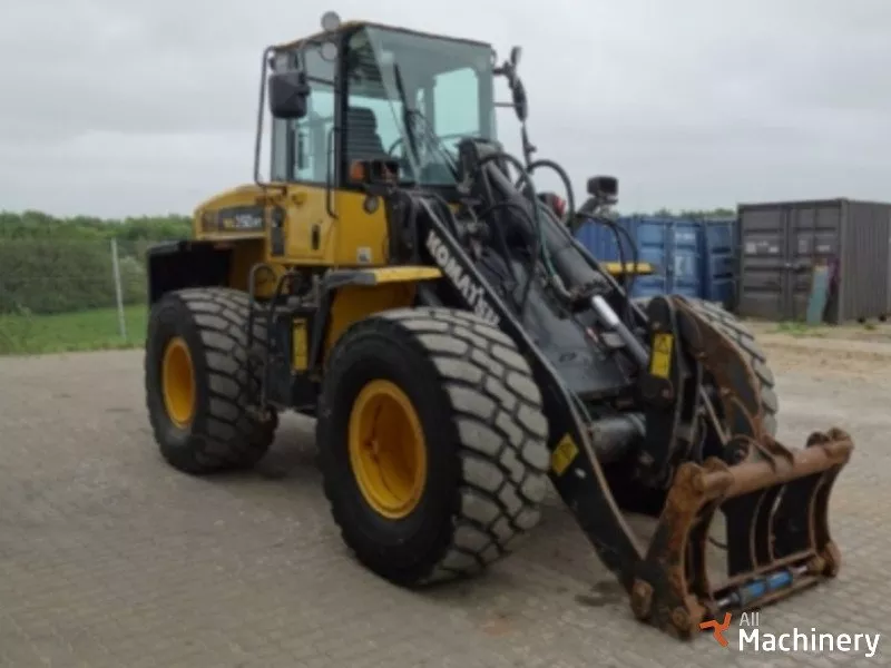KOMATSU WA250PT-5 Front-end loaders (2005 year) #1015