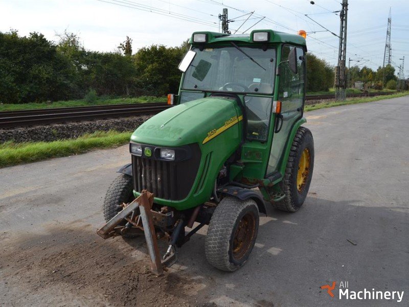 JOHN DEERE 3520 Mini tractors #1144