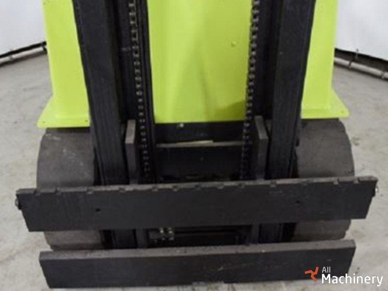 CLARK EM25S Forklifts #1173