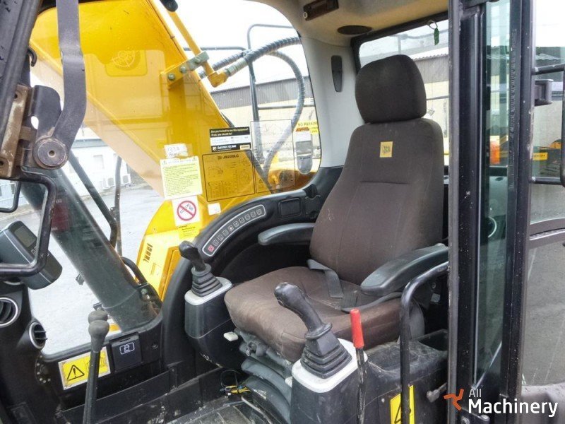 JCB JS220LC Tracked excavators #16