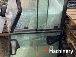 CATERPILLAR 3033008 Loader cabins and body parts #4184