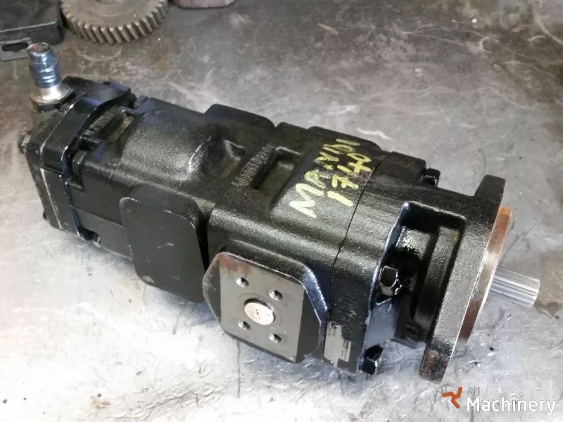MANITOU Hydraulic Pump 7049522009 Loader hydraulics (2010 year) #459