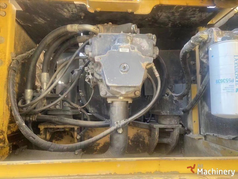 KOMATSU KOMATSU Tracked excavators (2022 year) #5055