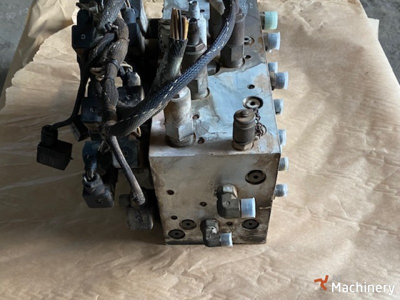 JLG 450AJ Main control valve Working platform hydraulic parts (2005 year) #6393