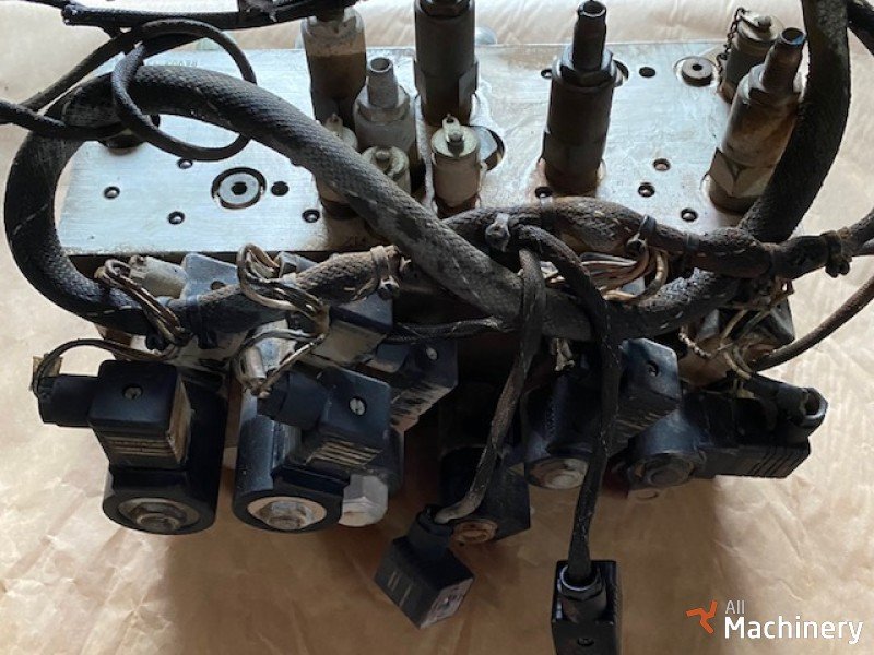 JLG 450AJ Main control valve Working platform hydraulic parts (2005 year) #6393