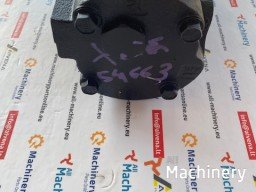JOHN DEERE RE548558 Tractor engine and parts #6881