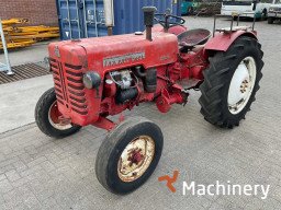MCCORMICK  Farmall D-324 Mini tractors #7584