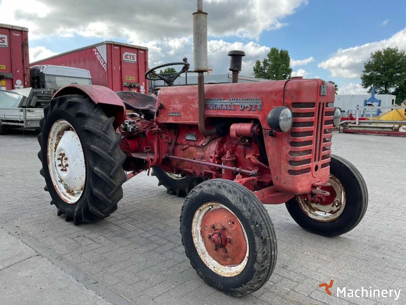 MCCORMICK  Farmall D-324 Mini tractors #7584