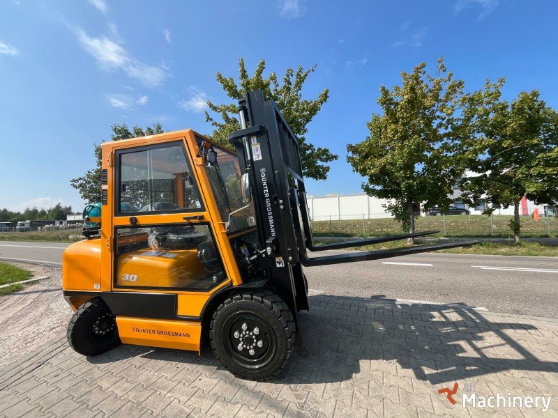 GUNTER GROSSMANN 3T 3M LPG CAB Forklifts #8030