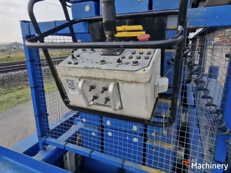 HOLLAND LIFT HL-220 D25 Scissor lifts (2009 year) #8288