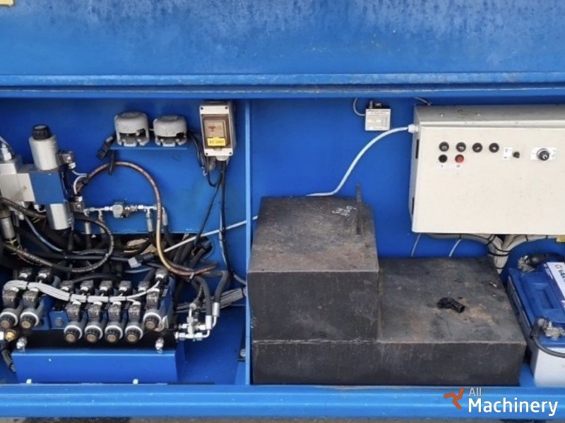 HOLLAND LIFT HL-220 D25 Scissor lifts (2009 year) #8288